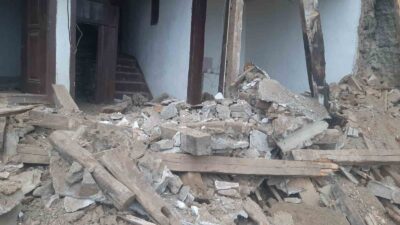 Yozgat’ta İstanbulluoğlu Mahallesi’nde bulunan eski ve metruk bir konak çöktü.