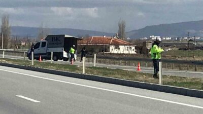 Ereğli ilçesinde meydana gelen trafik kazasında, sürücüsünün kontrolünü kaybettiği kamyonetin