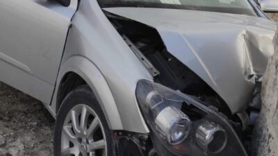 Konya’nın Karapınar ilçesinde yaşanan trafik kazasında sürücü, aracın kontrolünü kaybederek