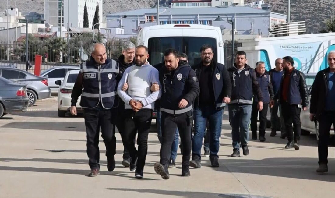 Adana’nın Kozan ilçesinde bir büfede veresiye alkol isteği reddedilen iki