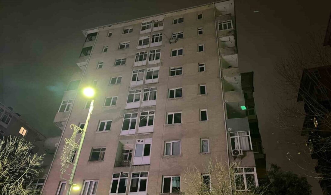İstanbul’un Küçükçekmece ilçesinde bir sitede bulunan 10 katlı bir binanın