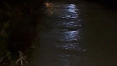 Kuşadası ilçesinde meydana gelen şiddetli yağışlar sonucunda, bir alışveriş merkezi