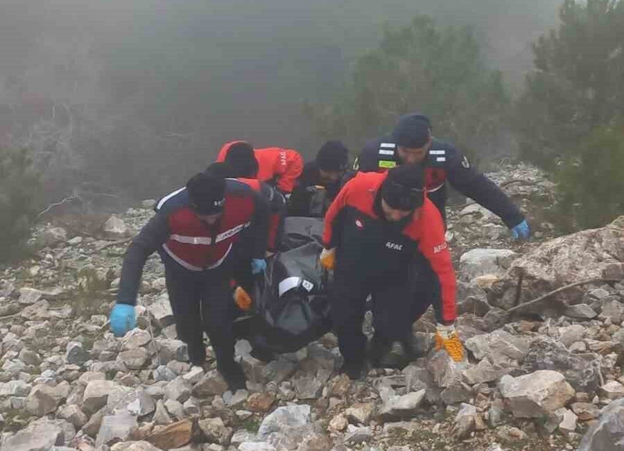 Kuşadası ilçesinde yaşanan acı olayda, bir kişi uçurumdan düşerek hayatını
