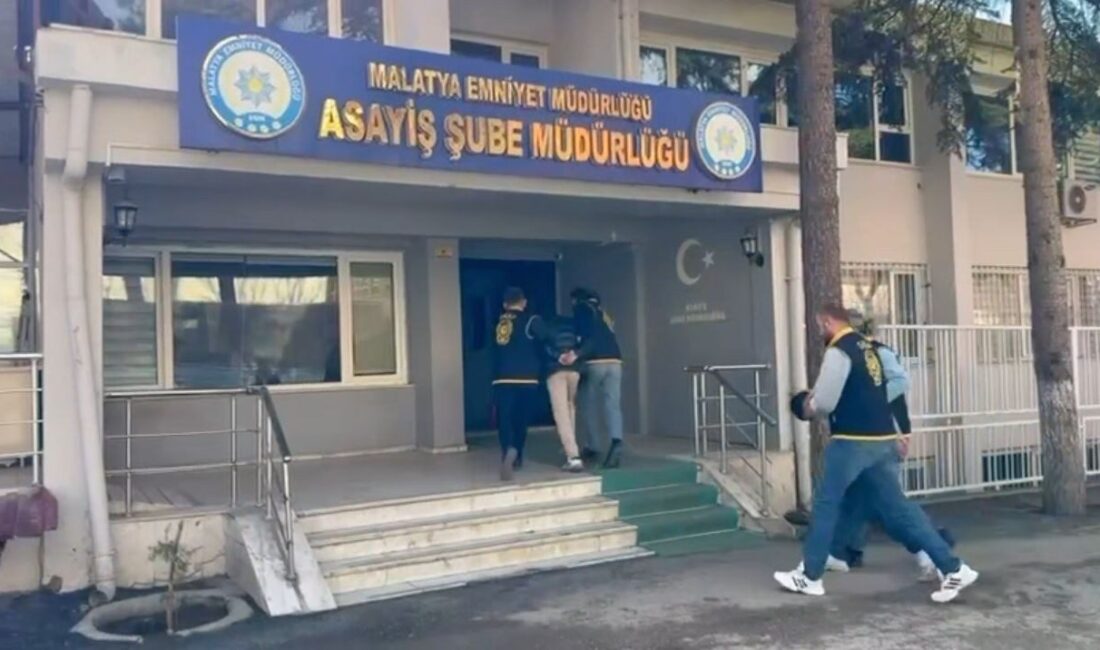 Malatya’da bir kuyumcuya silahlı soygun girişiminde bulunan 3 şüpheli tutuklandı.