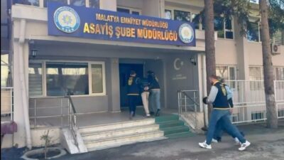 Malatya’da bir kuyumcuya silahlı soygun girişiminde bulunan 3 şüpheli tutuklandı.