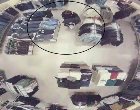 Hatay’da bir alışveriş merkezinde meydana gelen olayda, bir mağazanın deneme