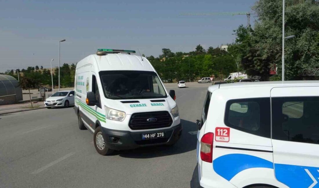 Pütürge ilçesindeki bir olayda, saman kamyonunun geçişine yönelik yaşanan bir