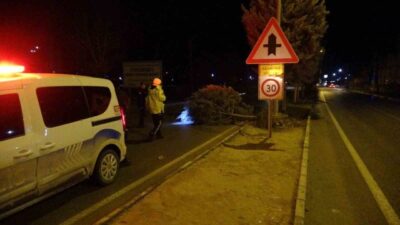 Malatya’da gece yarısı etkili olan şiddetli fırtına, sağanak yağışla birleşerek