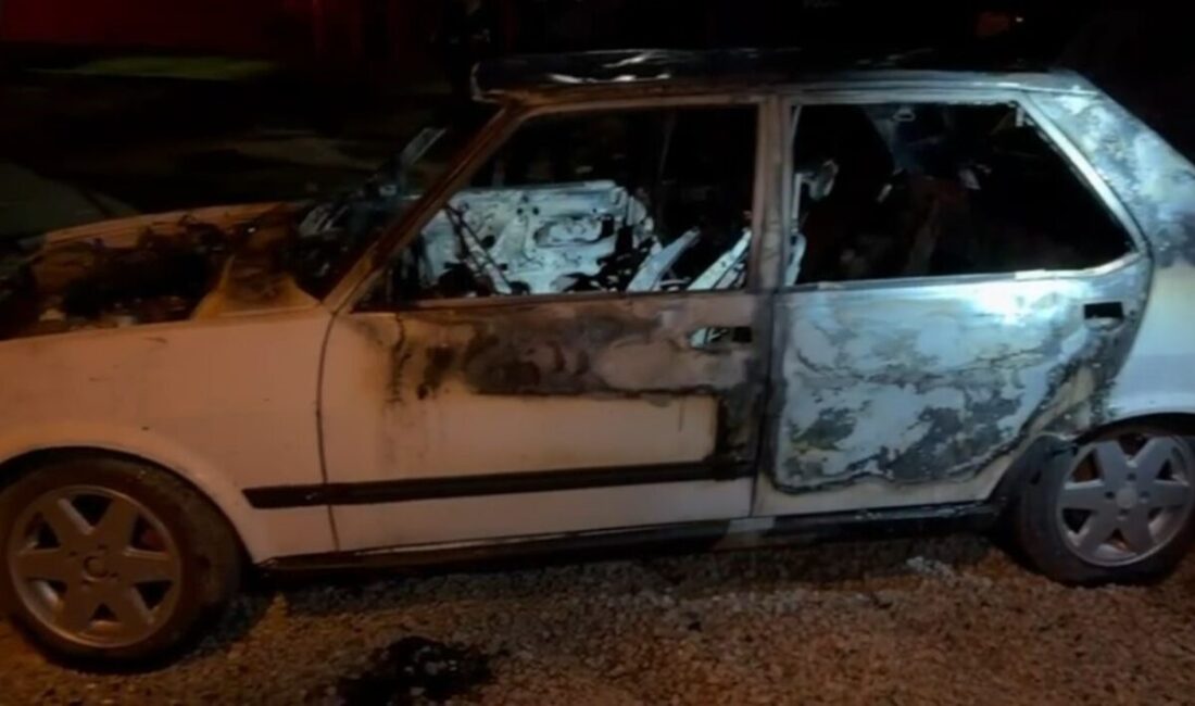 Malatya’da, Yeşilyurt ilçesi Karakavak Mahallesi’nde park halindeki bir araç aniden