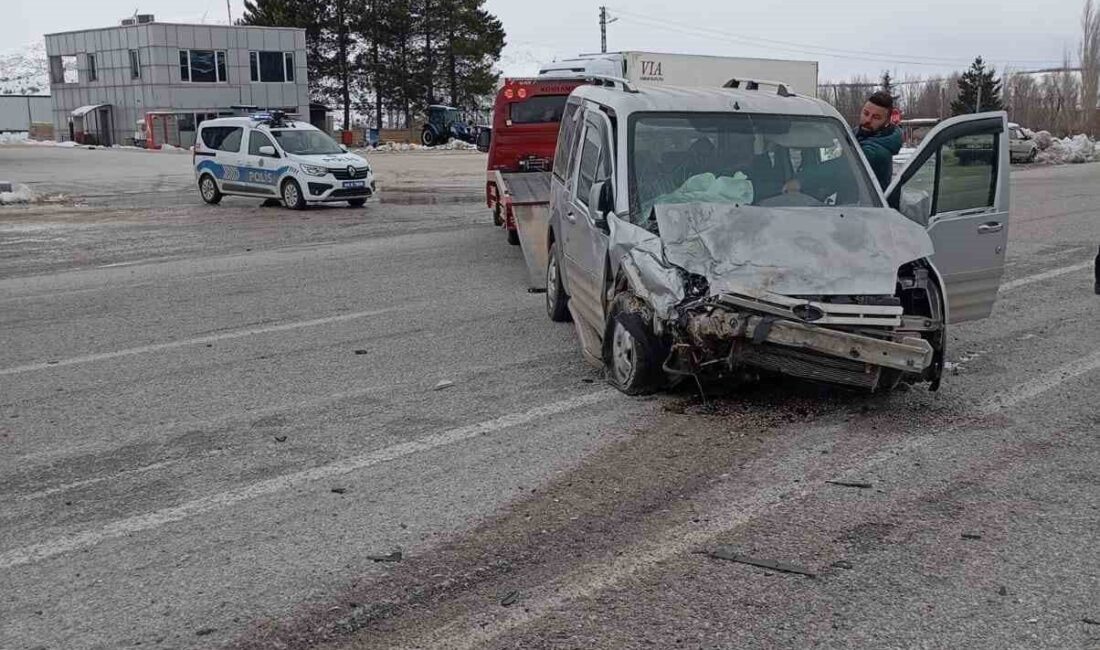 Malatya’da meydana gelen trafik kazasında 2 aracın çarpışması sonucu 2