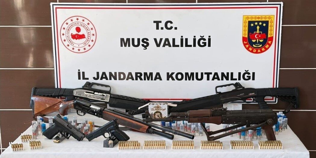 Muş İl Jandarma Komutanlığı ekipleri, Malazgirt ilçesinde yürüttükleri arama faaliyetleri