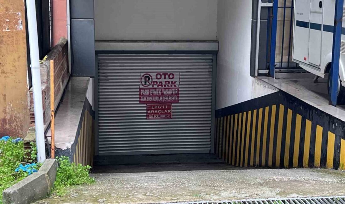 Manisa’nın Yunusemre ilçesinde bir kişi, bir apartmanın yer altı otopark