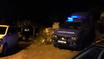 Marmaris ilçesinde yaşanan silahlı kavgada 2 kişiyi yaralayan şüpheliyi bulmak