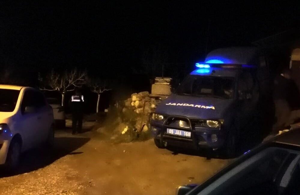 Marmaris ilçesinde yaşanan silahlı kavgada 2 kişiyi yaralayan şüpheliyi bulmak