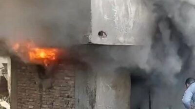 Bursa’da bir terkedilmiş bina alev aldı ve çevre sakinleri yangına