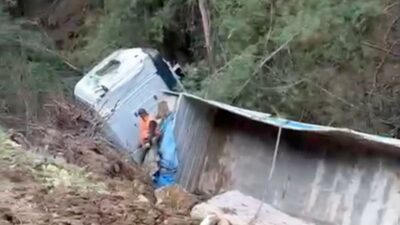 Muğla’nın Milas ilçesinde meydana gelen trafik kazasında bir tırın kontrolünü
