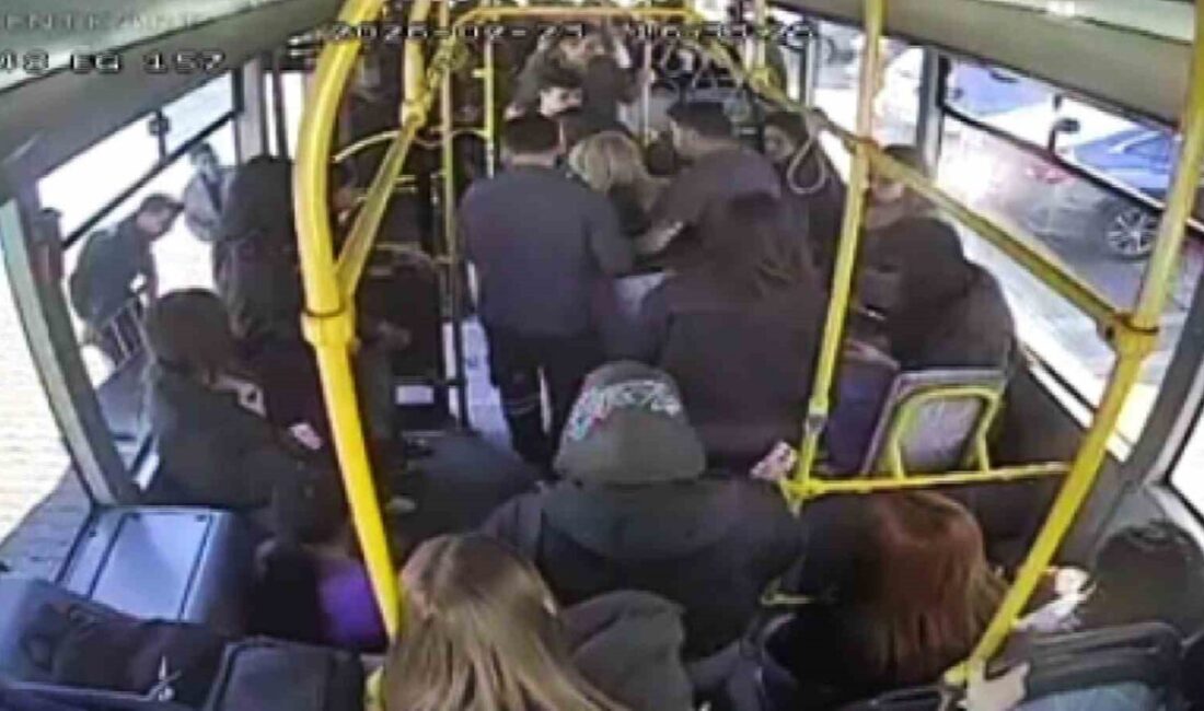 Muğla Büyükşehir Belediyesi’ne bağlı bir şehir içi yolcu taşıma minibüsünde