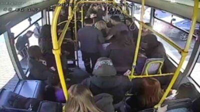 Muğla Büyükşehir Belediyesi’ne bağlı bir şehir içi yolcu taşıma minibüsünde