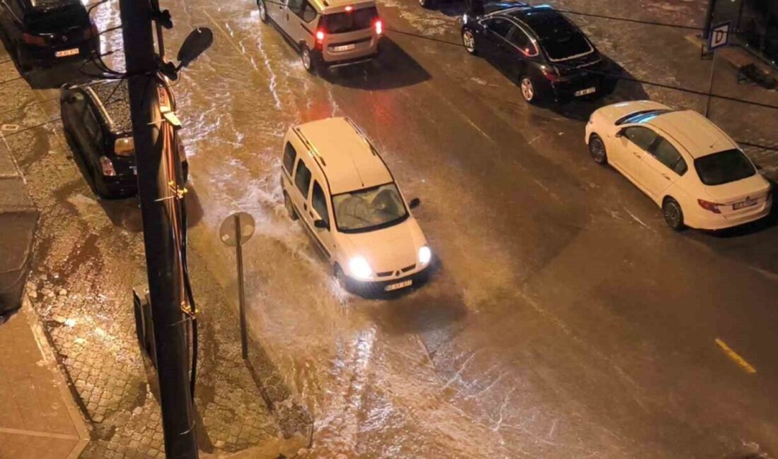 Muğla’nın Menteşe ilçesinde şiddetli yağışlar meydana geldi ve bazı sokaklarda