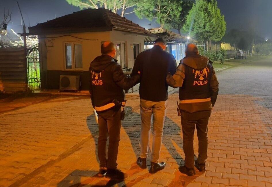 Aydın’ın Efeler ilçesinde nitelikli dolandırıcılık suçundan aranan bir şahıs, polis
