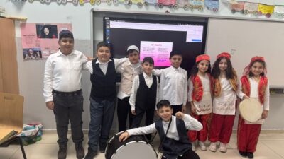 İbrahim Karaoğlanoğlu İlkokulu öğretmenlerinden 4/D Sınıfı Öğretmeni Mukadder Kaya ve