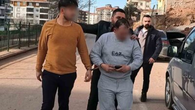 Aksaray’da Narkotik ekiplerinin operasyonunda ‘dur’ ihtarına uymayarak kaçmaya çalışan sürücü,