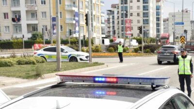 Ordu’da polis ekipleri, trafik kazalarını azaltmak amacıyla gerçekleştirilen denetimler kapsamında,