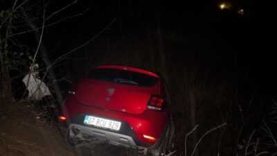 Osmaniye’nin Düziçi ilçesinde yağmurlu bir gecede meydana gelen trafik kazasında,