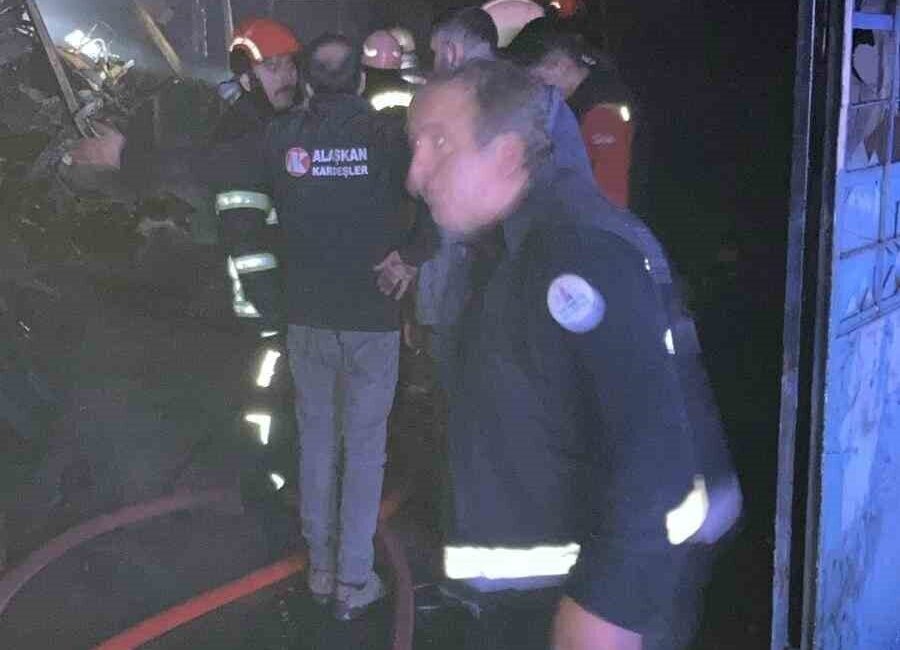 Nevşehir ilinde bir oto döşeme dükkanında meydana gelen yangın, itfaiye