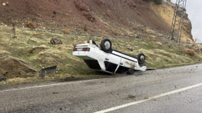 Adıyaman’ın Palanlı mevkiinde meydana gelen trafik kazasında bir otomobil takla