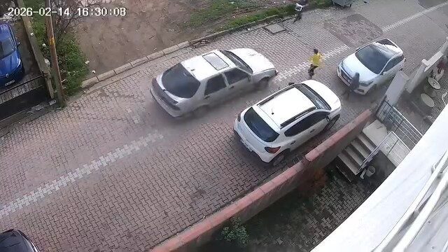 Kocaeli’nin Darıca ilçesinde, bir otomobilin çarpması sonucu yaralanan 9 yaşındaki