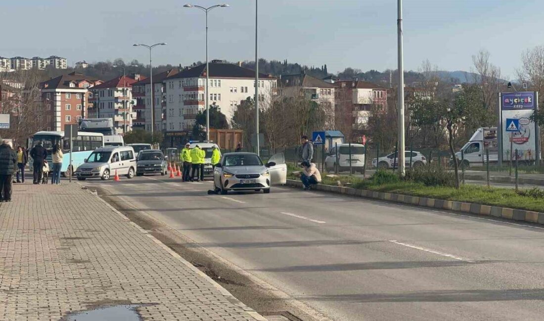 Bartın’ın Kemerköprü Mahallesi’nde meydana gelen bir trafik kazasında, yolun karşısına
