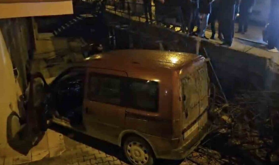 Çorum’da meydana gelen trafik kazasında, bir hafif ticari aracın otomobille