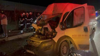 Eskişehir’de yaşanan trafik kazasında, bir panelvan aracın park halindeki bir