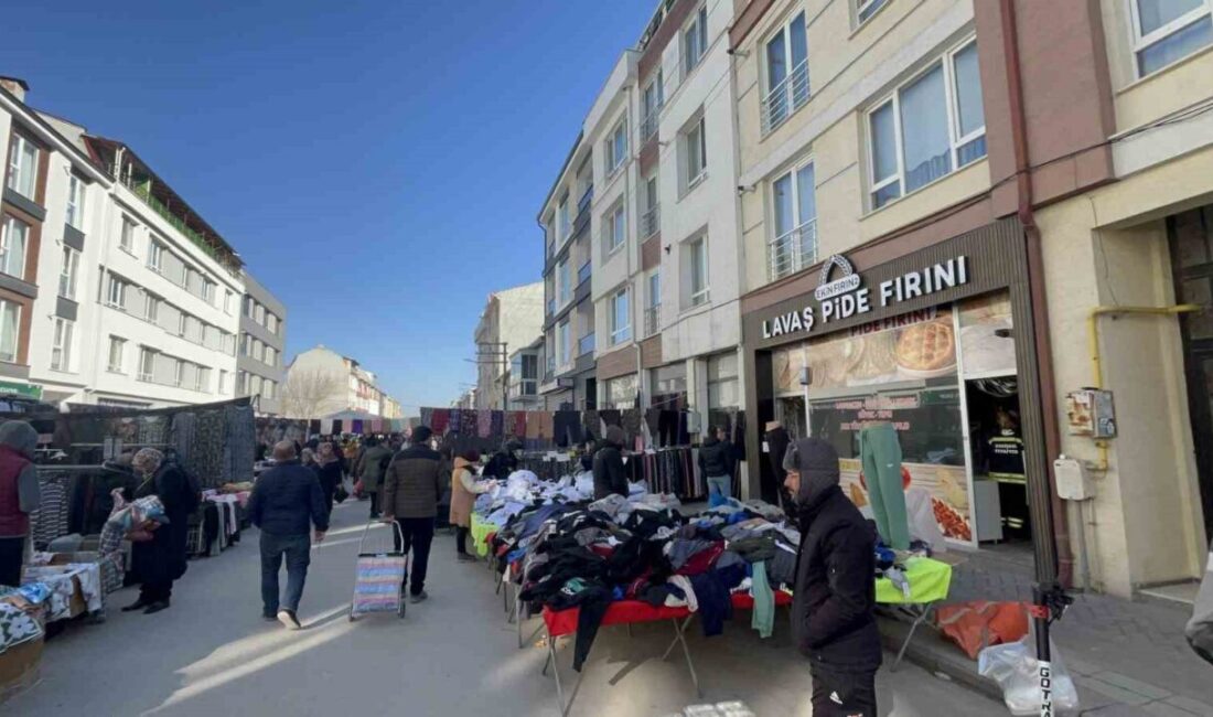 Eskişehir’de bir semt pazarının kurulduğu sokak üzerinde çıkan baca yangınına
