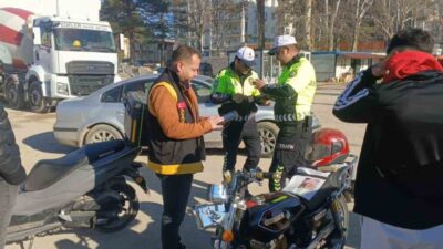 Adıyaman’ın Gölbaşı ilçesinde trafik polisi ekipleri tarafından gerçekleştirilen denetimde plakası