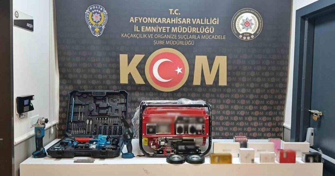 Afyonkarahisar’da polis ekipleri tarafından durdurulan bir araçta yapılan aramada kaçak
