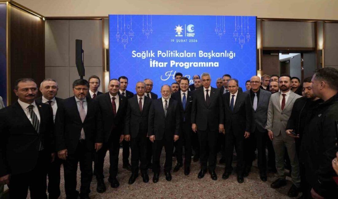 Ankara’da kamuda çalışan sağlık personeli, AK Parti Genel Merkezi’nde düzenlenen