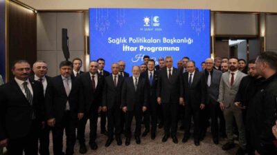 Ankara’da kamuda çalışan sağlık personeli, AK Parti Genel Merkezi’nde düzenlenen
