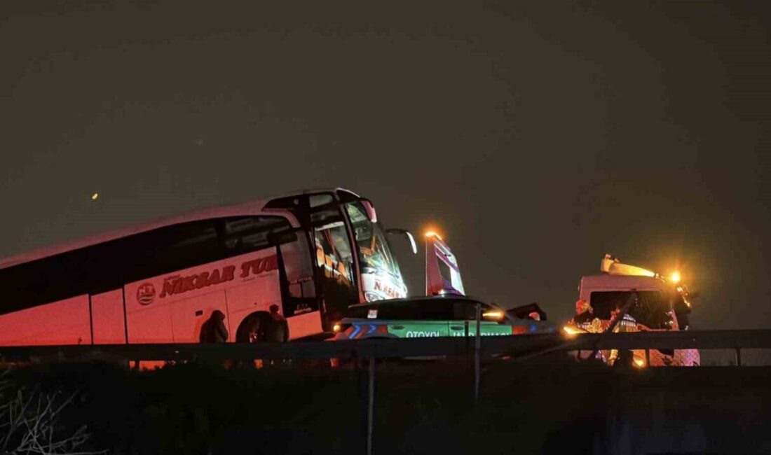 Sakarya’nın Arifiye ilçesinde, Anadolu Otoyolu’nun Akyazı istikametinde meydana gelen zincirleme