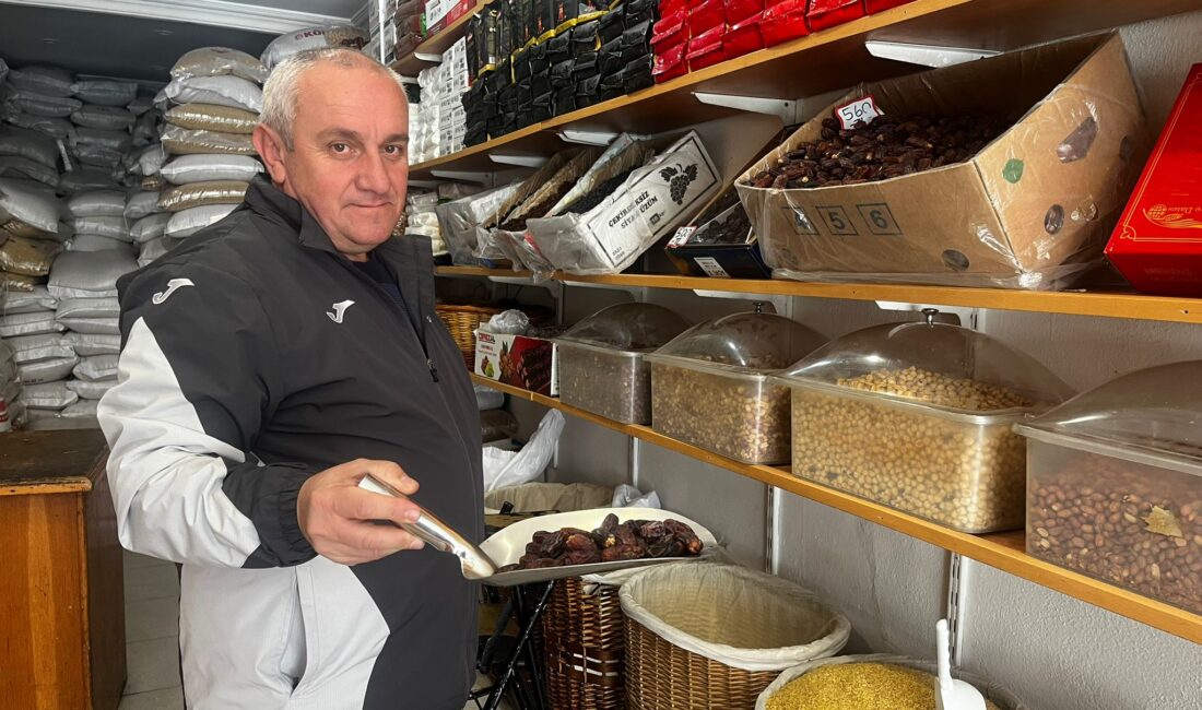 Ramazan ayının gelmesiyle birlikte Yerköy’de hurma ve kuru meyve satışlarında