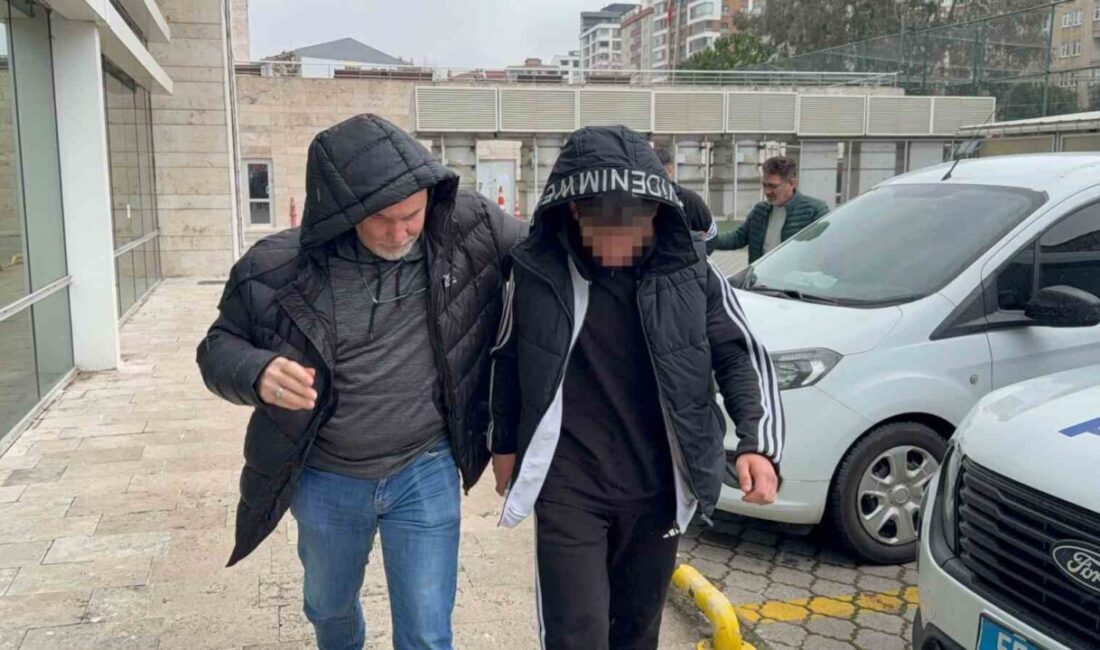 Samsun’un İlkadım ilçesinde meydana gelen kavgada 3 kişi bıçakla yaralandı.