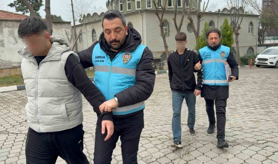 Samsun ilinde gerçekleşen Samsunspor-Trabzonspor maçı öncesi Trabzonspor takım otobüsünün taşlanması