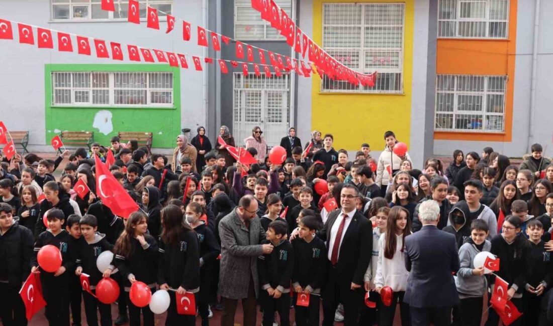 Milli Eğitim Bakanlığı tarafından, okullarda ‘Bayrak Sevgisi’ temasıyla gerçekleştirilen eğitim