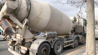 Ankara’da, Kalaba Mahallesi Atatürk Caddesi’nde seyir halindeki bir beton mikserinden