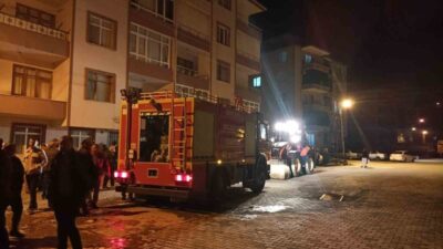 Erfelek ilçesinde bulunan bir binanın odunluk kısmında meydana gelen yangın,