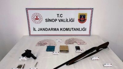 Jandarma ekiplerinin Sinop’un Gerze ilçesinde düzenlediği operasyonda uyuşturucu madde, silah