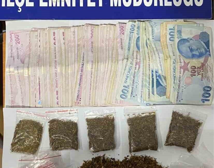 Gerze ilçesinde polis ekipleri tarafından gerçekleştirilen operasyonda 90,6 gram uyuşturucu