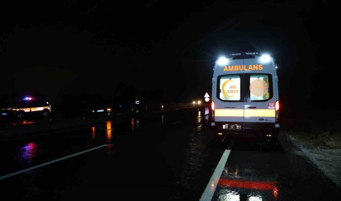 Nevşehir’de bir otomobil, yol üzerinde biriken su birikintisine girdikten sonra