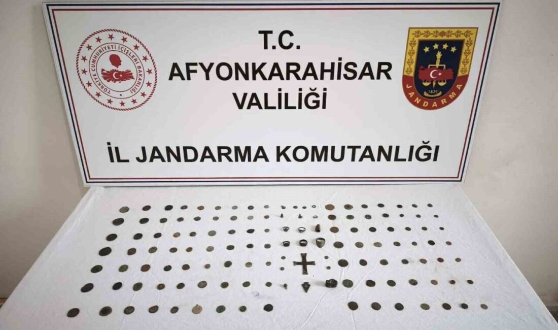 Afyonkarahisar’da, jandarma tarafından düzenlenen operasyonda tarihi öneme sahip 133 sikke